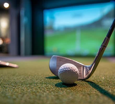 Indoor virtual golf simulator